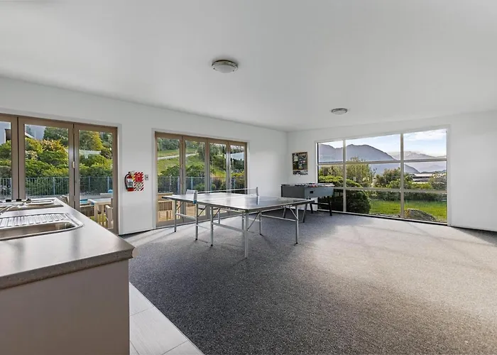 3 Bed Alpine Apartment With Mountain Views 아파트