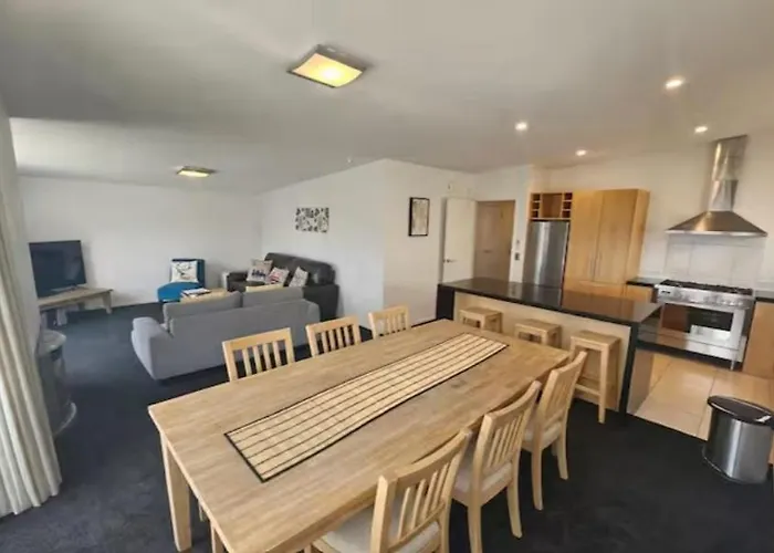 3 Bed Alpine Apartment With Mountain Views * 와나카